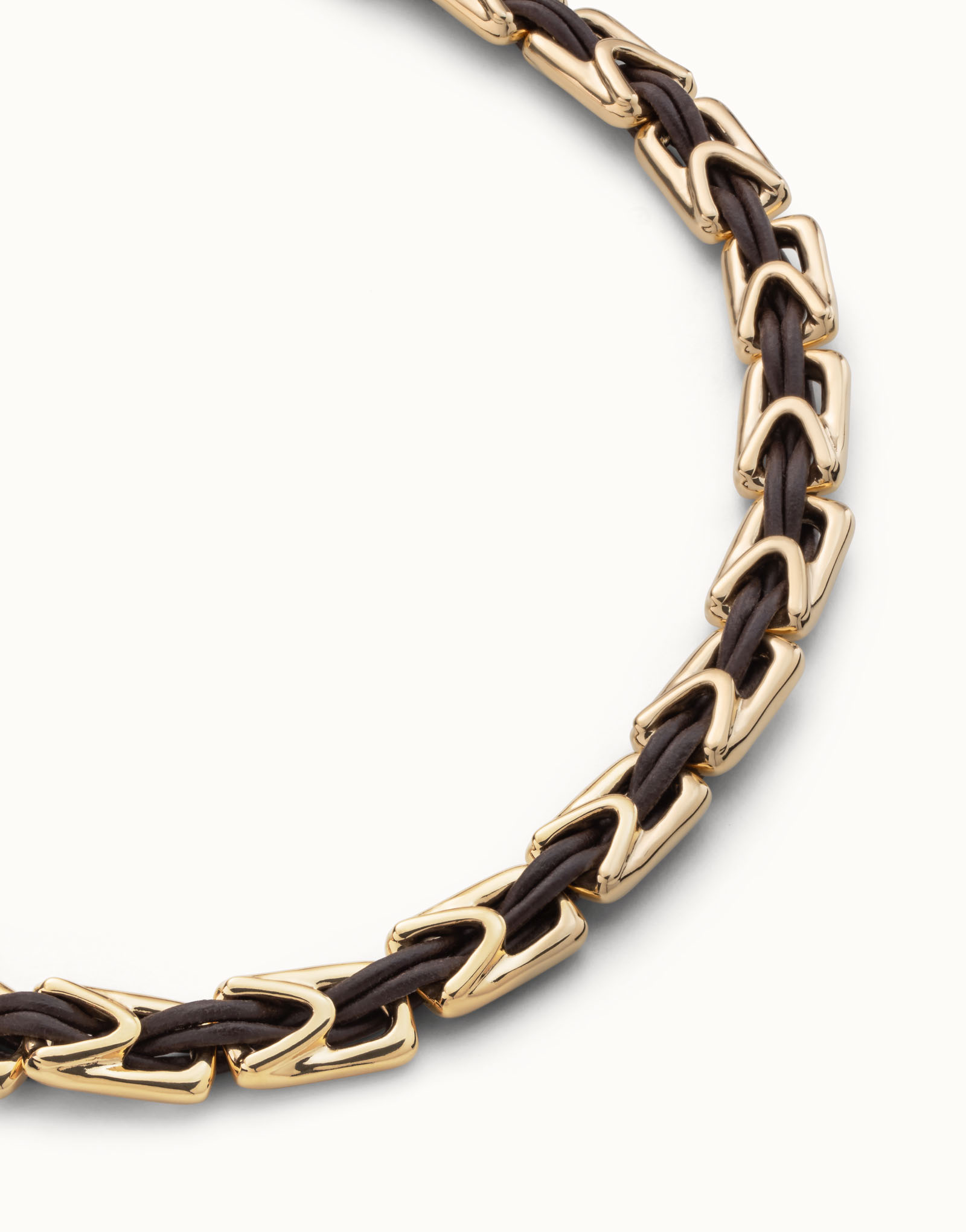 Short leather necklace with 18K gold-plated links., Golden, large image number null