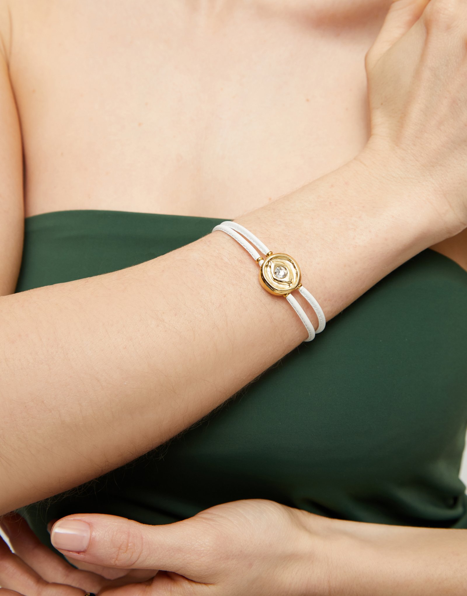 Pulsera doble de cuero blanco con ojo bañado en oro 18k, Dorado, large thumbnail
