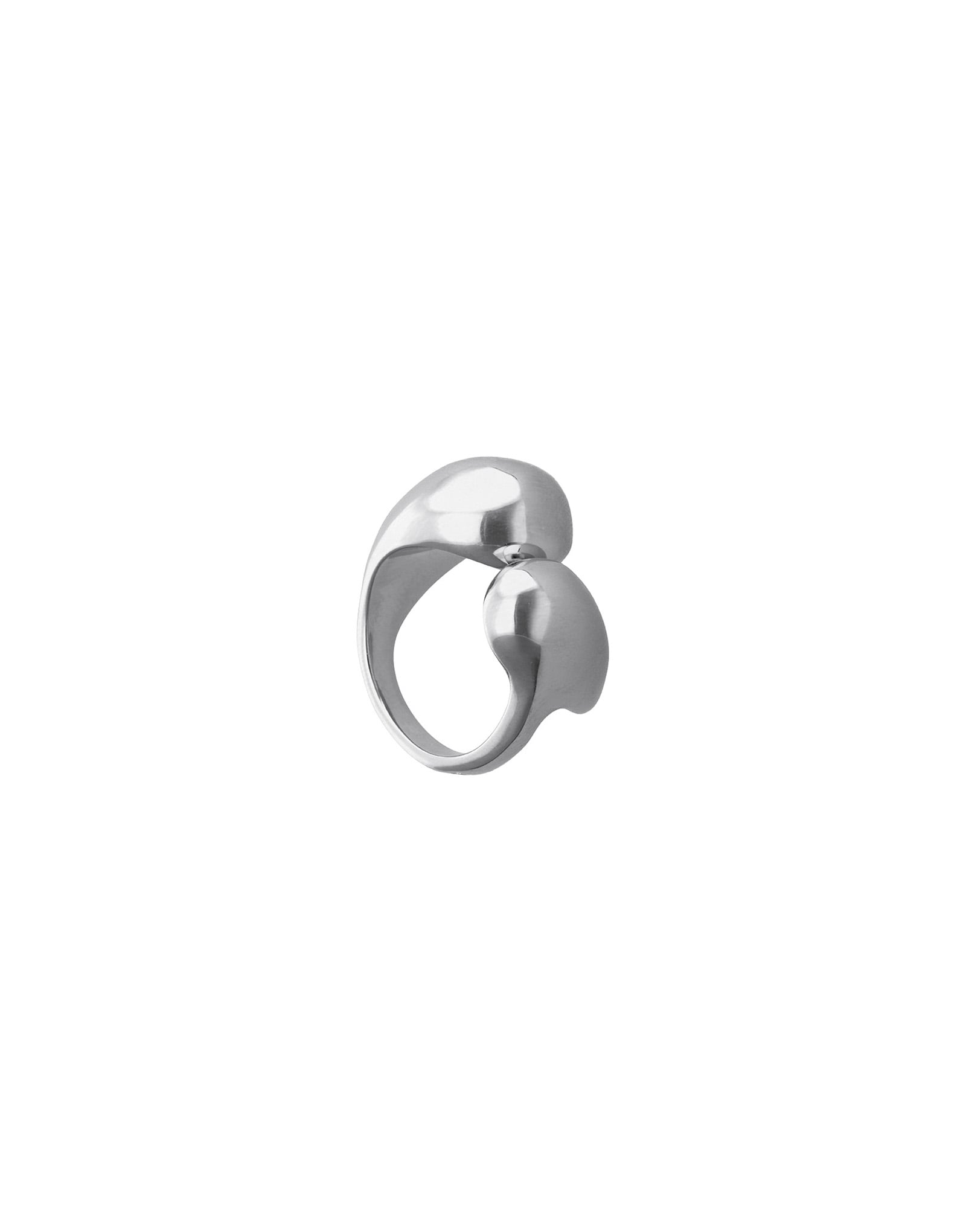 Ring with irregular rounded shapes