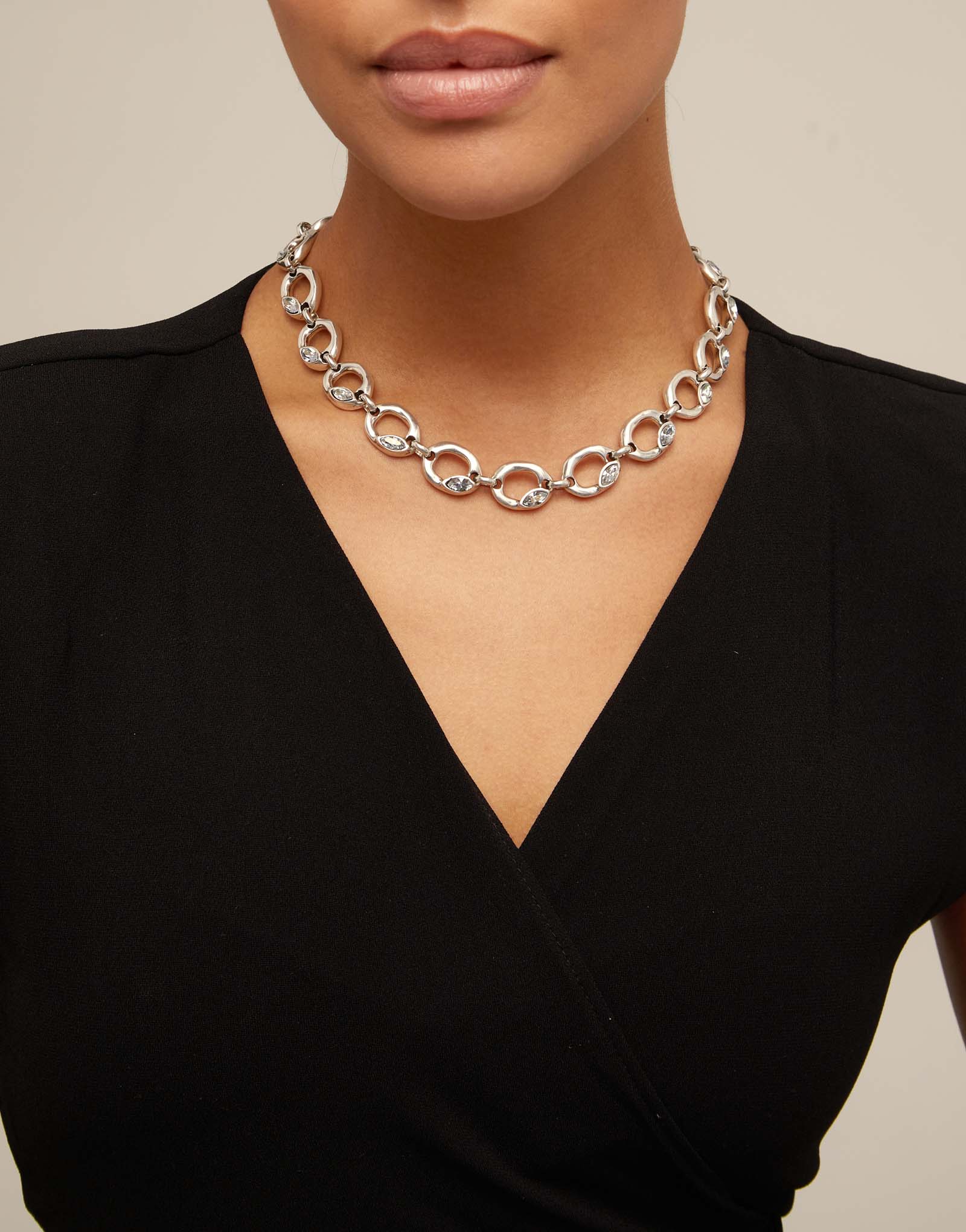 Short oval link chain necklace