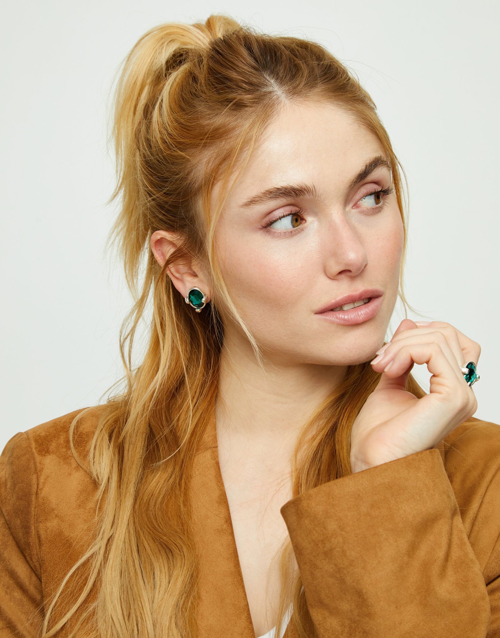 Pendientes bañados en plata con cristal facetado ovalado verde, Plateado, large thumbnail