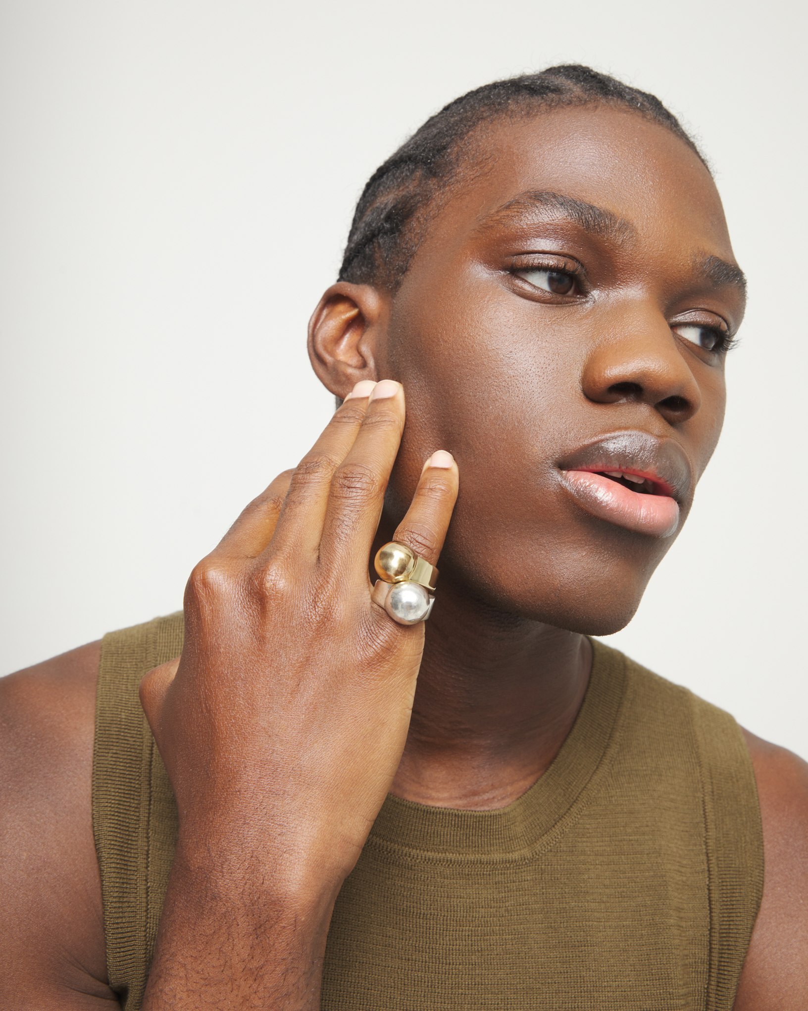 Ring with sphere shape