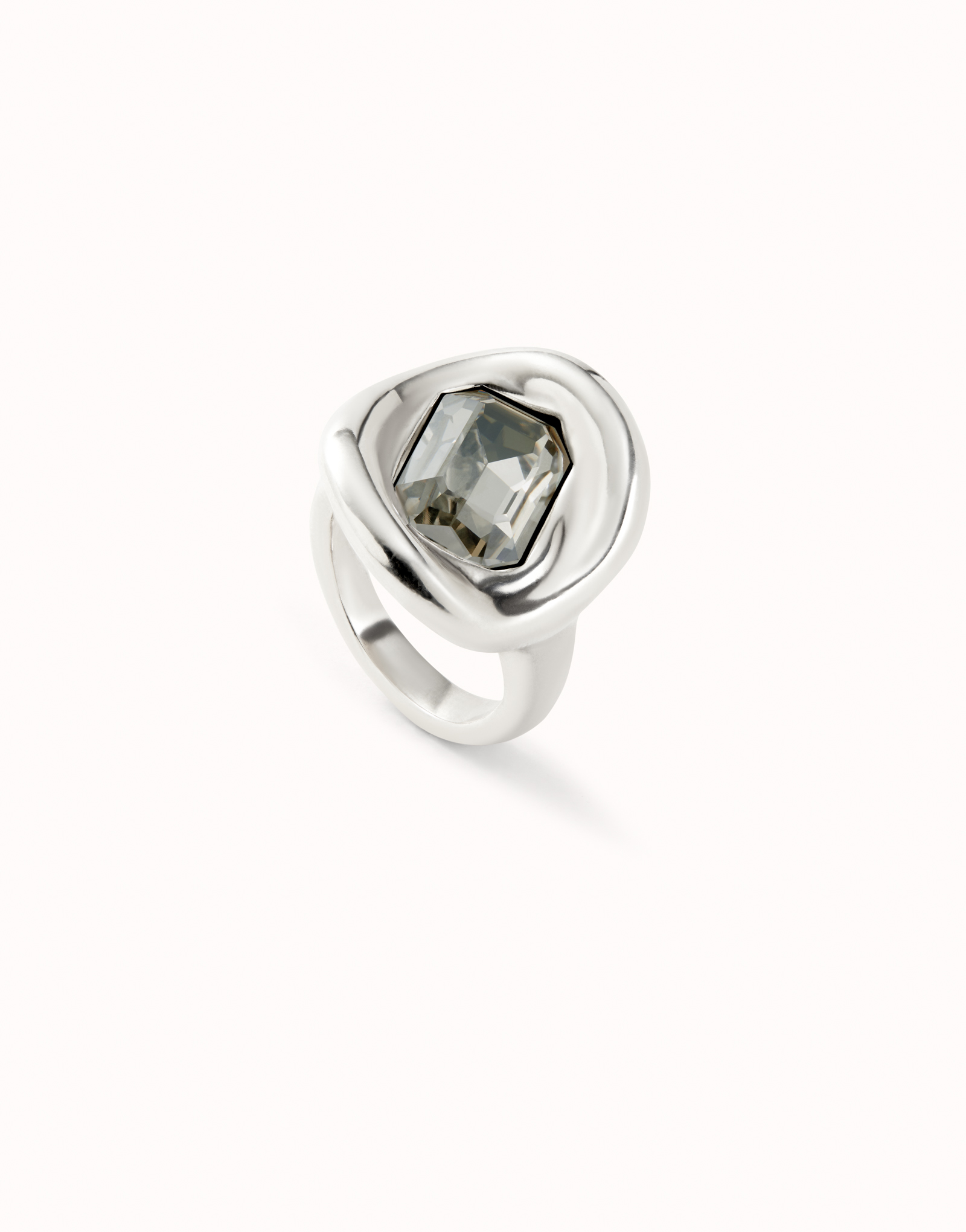 Anillo ba&ntilde;ado en plata de ley con cristal gris