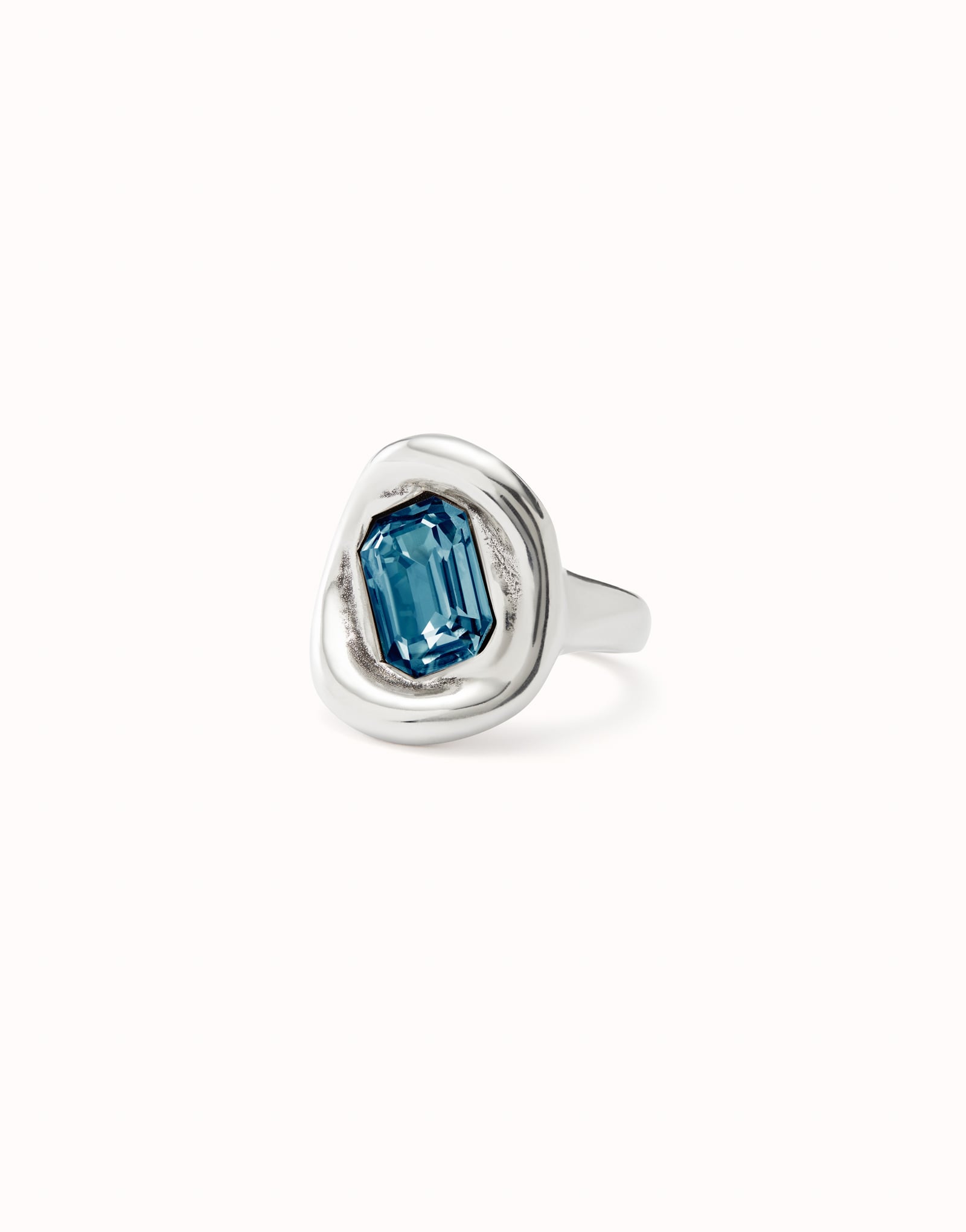 Anillo ba&ntilde;ado en plata de ley con cristal azul