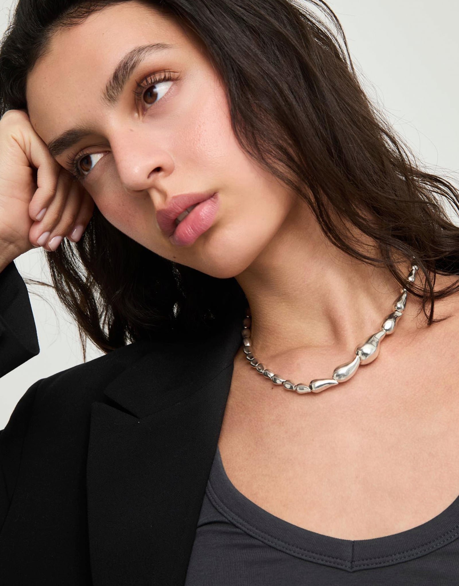 Necklace with linked drops