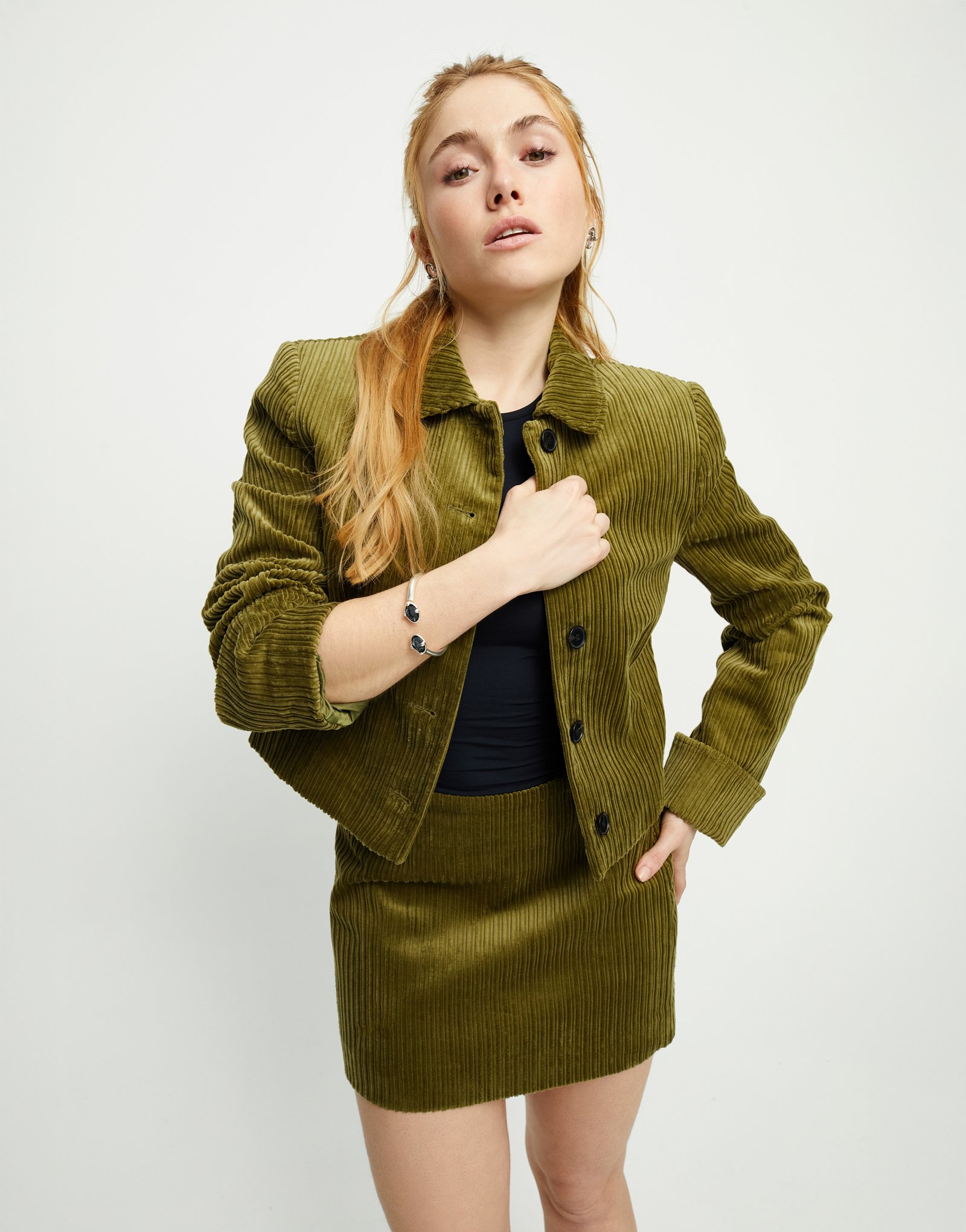 Pulsera rígida bañada en plata con dos cristales facetados ovalados negros, Plateado, large thumbnail