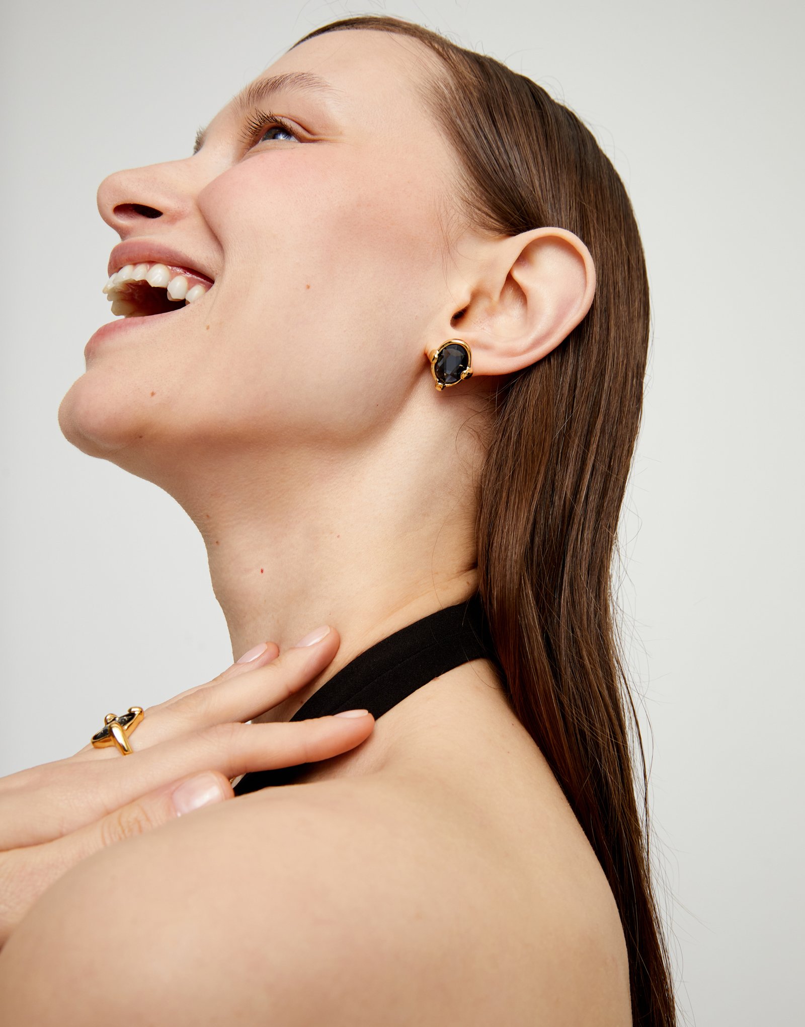 Pendientes bañados en oro 18k con cristal facetado ovalado negro, Dorado, large thumbnail