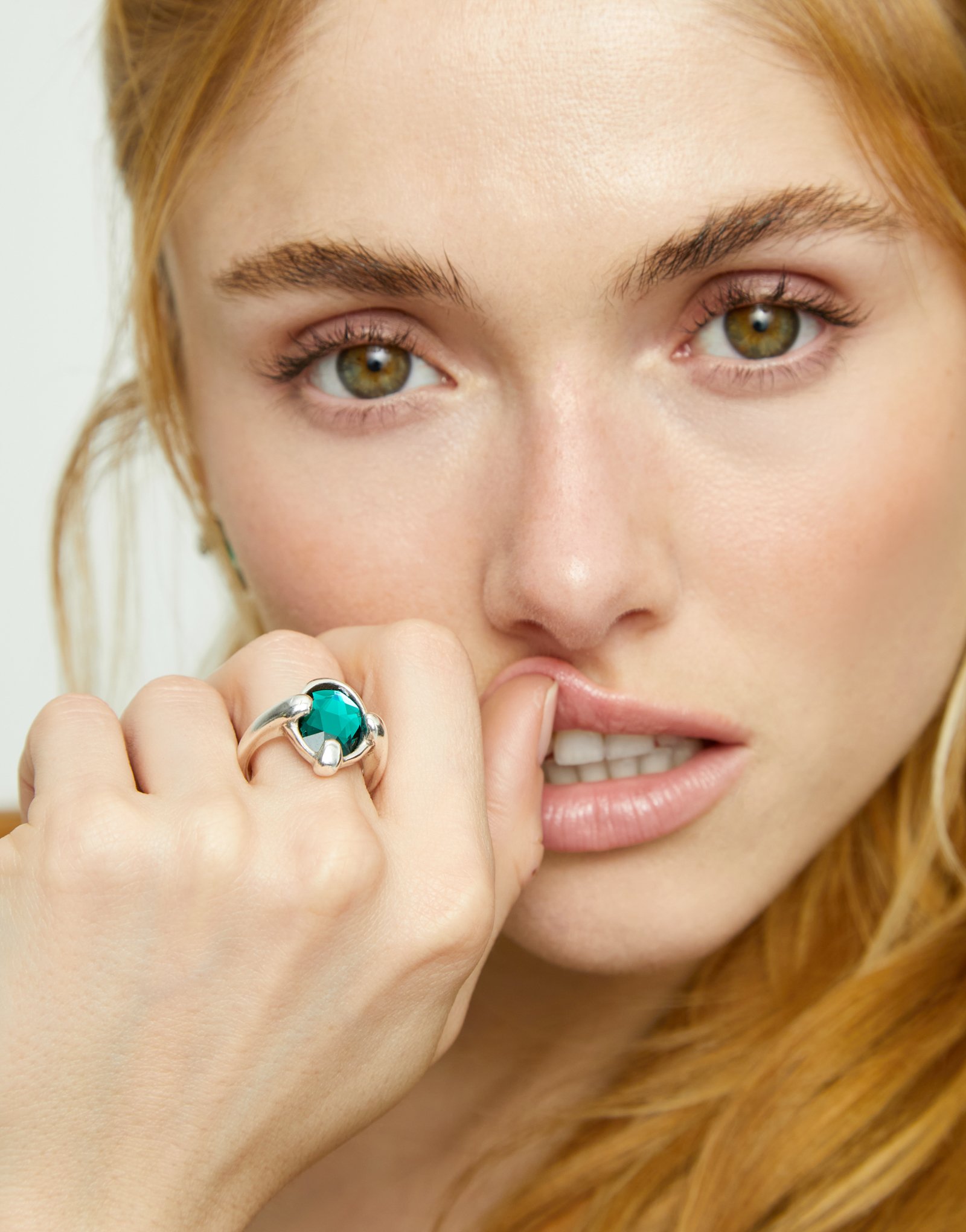 Ring with green oval faceted crystal, Silver, large thumbnail