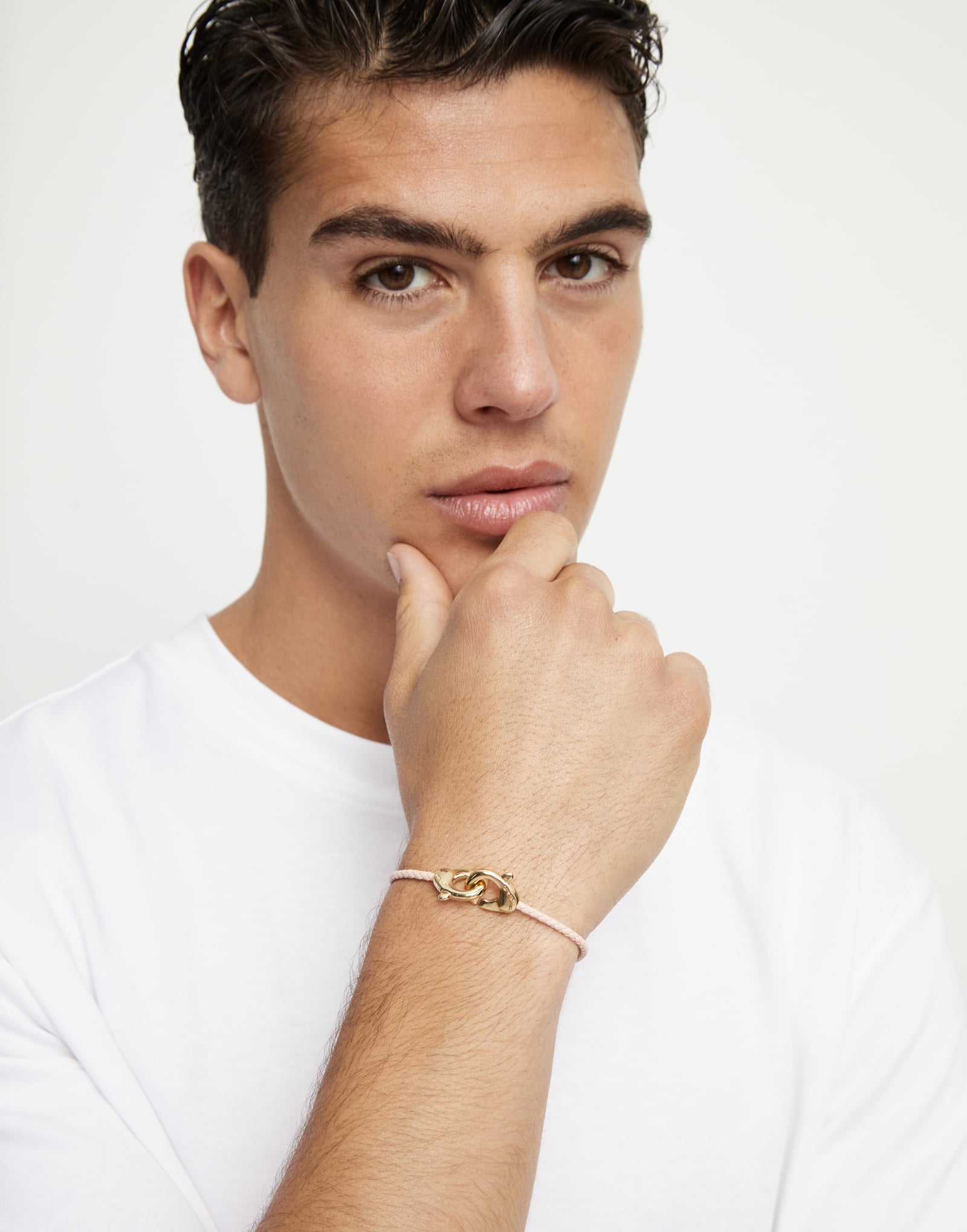 Bracelet en cuir rose avec fermoir mousqueton plaqu&eacute; or