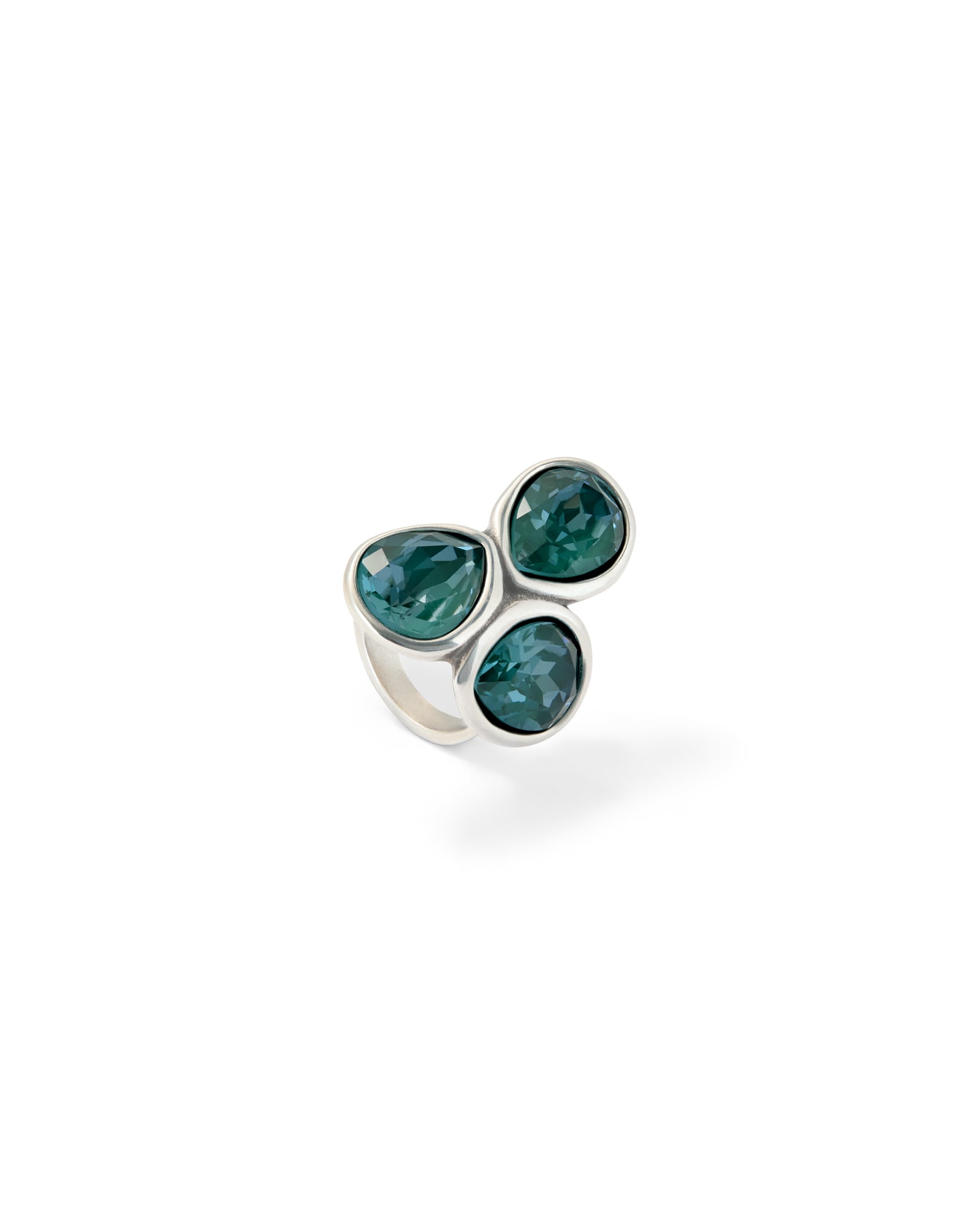Ring with three green drop-shaped faceted crystals