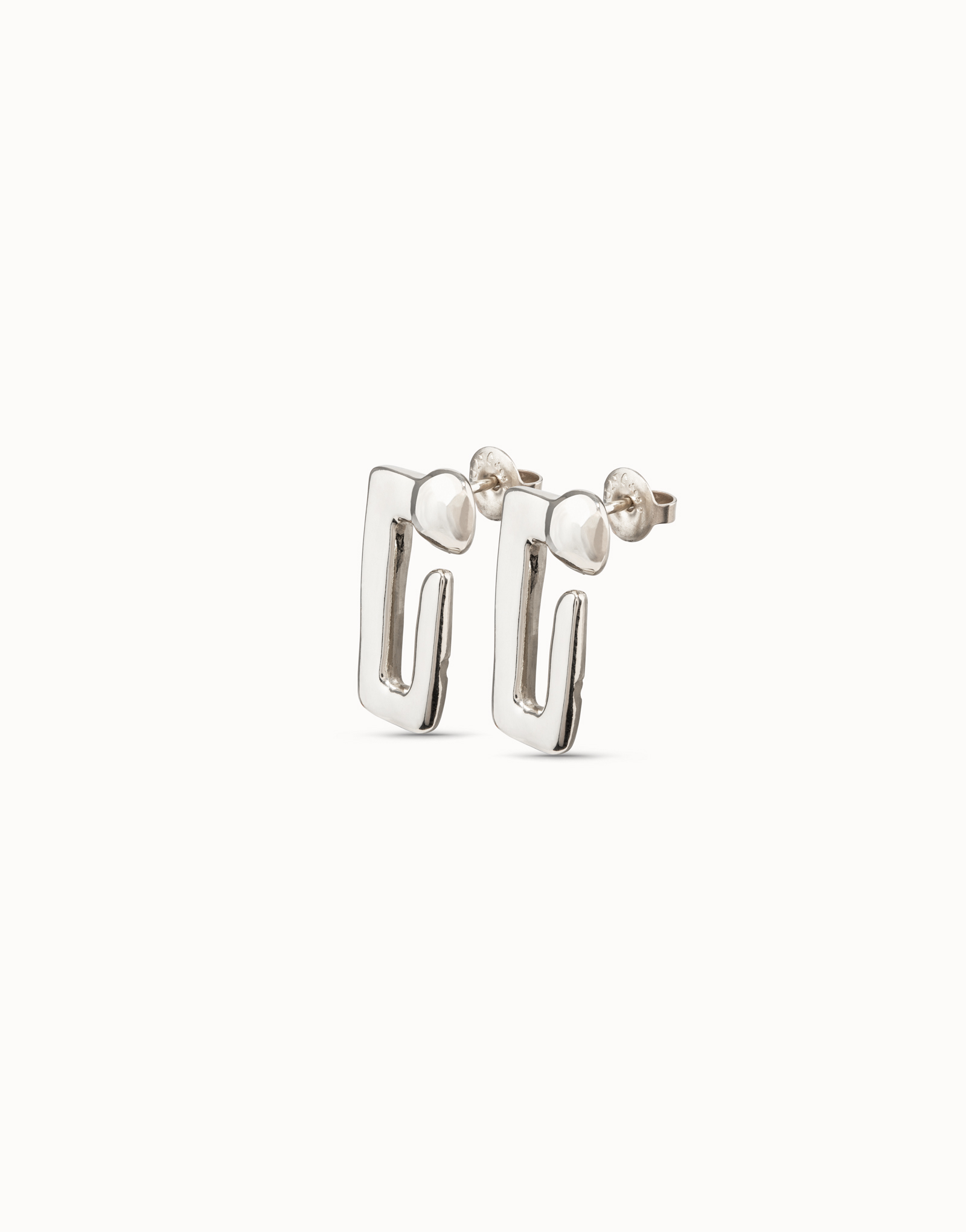 Pendientes stud bañados en plata de ley con forma rectangular de clavo tamaño mediano, Plateado, large image number null