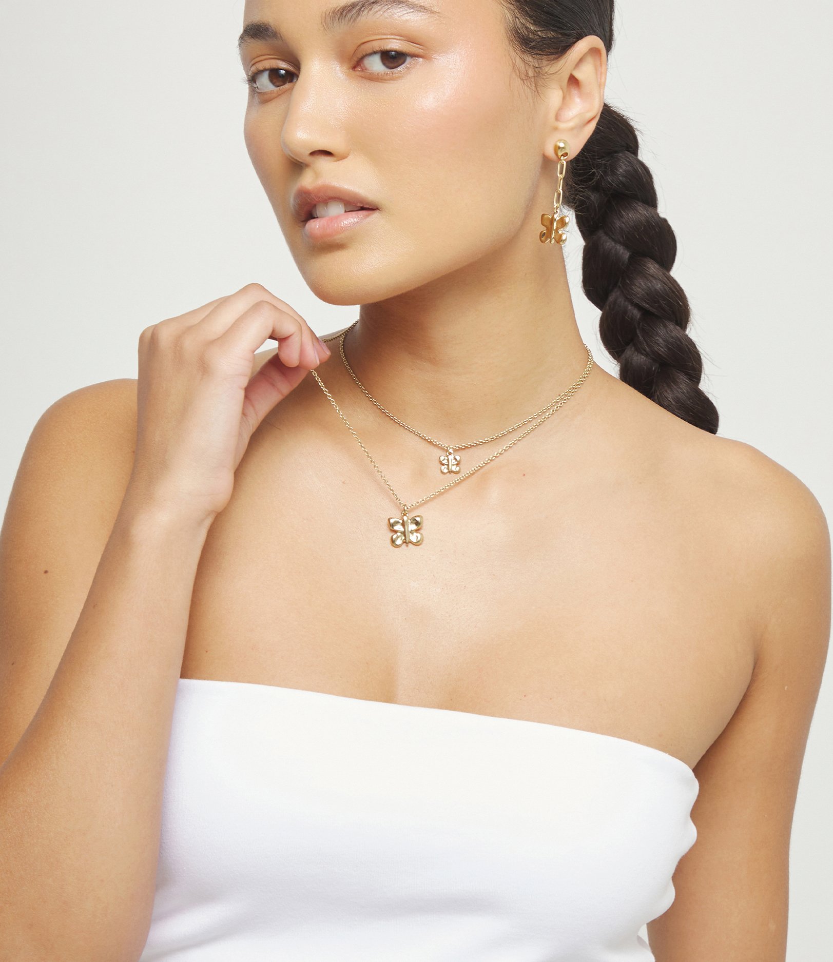 Collar doble con mariposas ba&ntilde;ado en oro 18k
