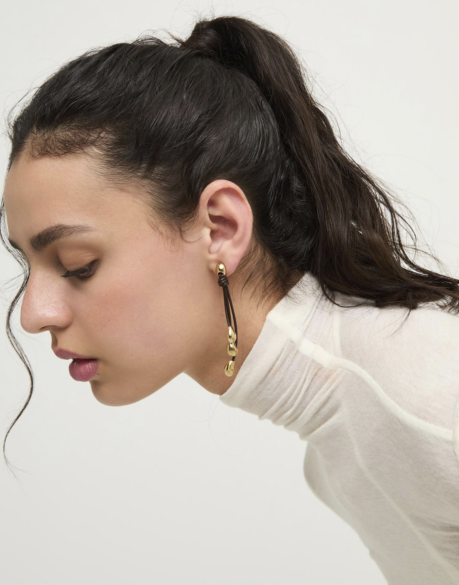 Long leather earrings with drops