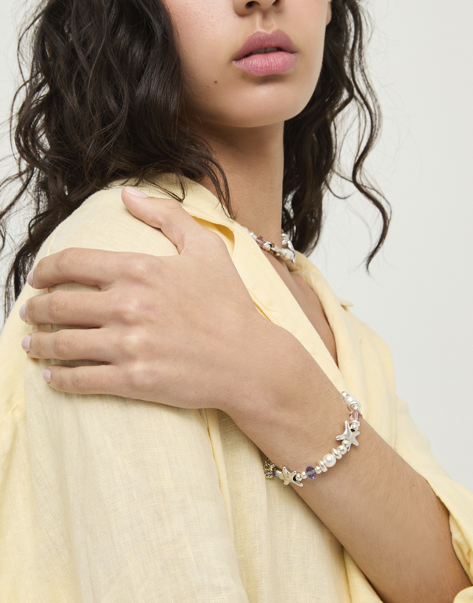 Elastic bracelet with multicolored crystals and starfish